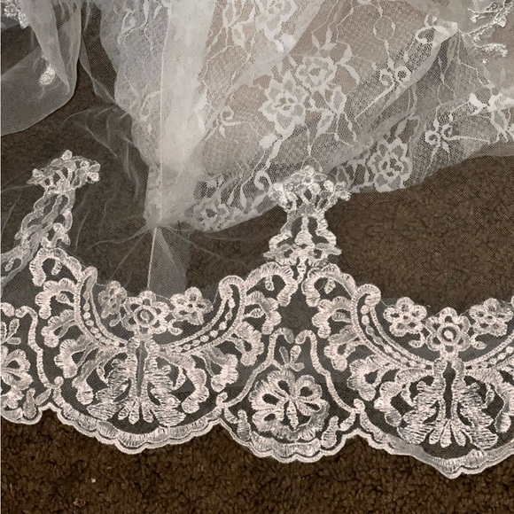 Oleg Cassini wedding dress - Picture 4 of 8